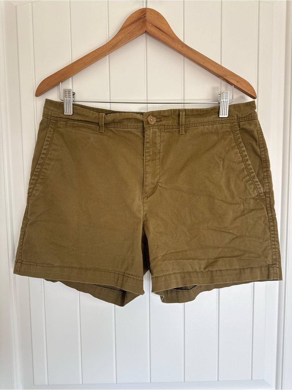 Banana Republic Olive Green Chino Shorts Size 10 Cotton Utility Boho